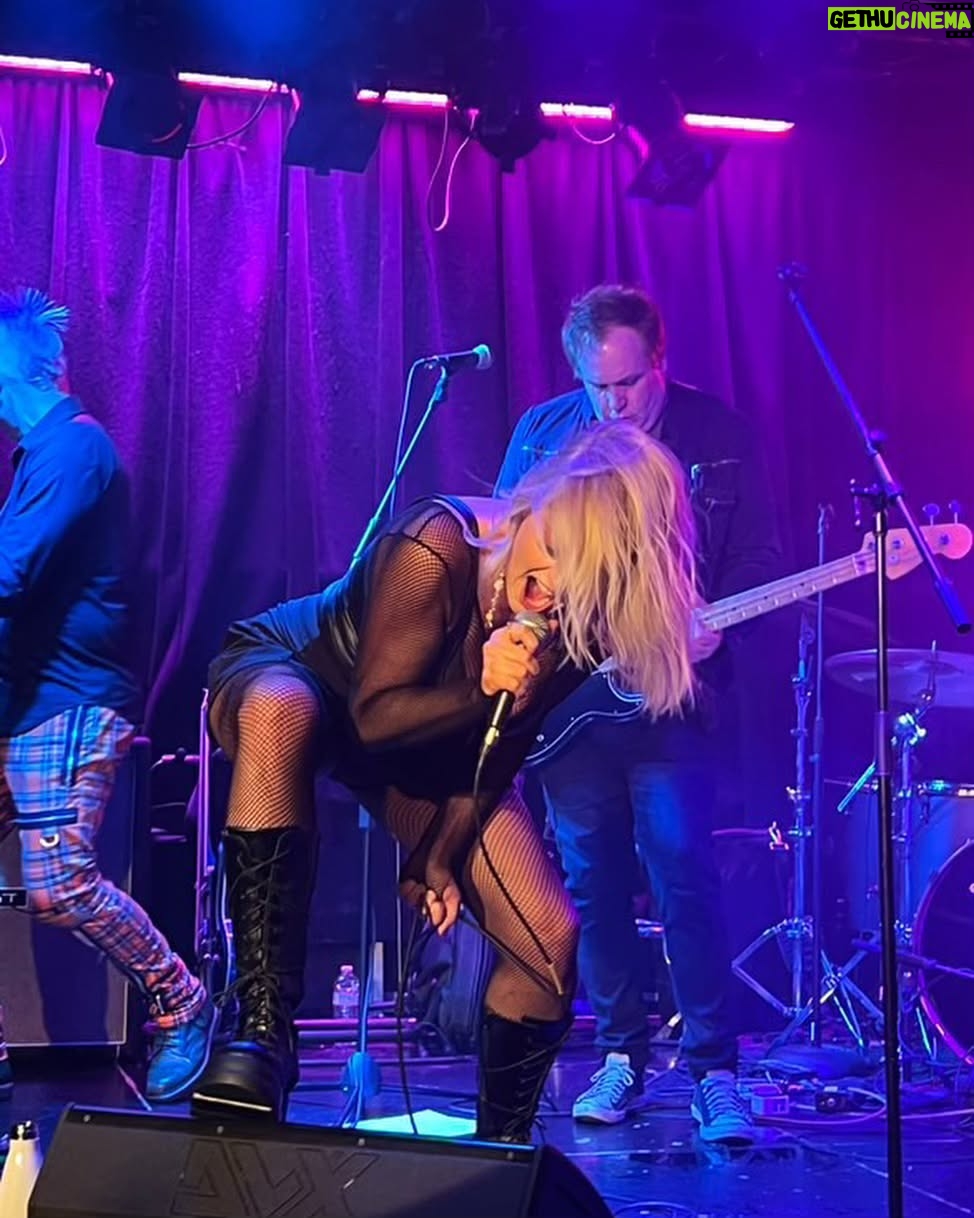 Lauren Ash - 13.2K Likes - Swipe to see some of my fave pics from my gig last night at the Viper Room! Thank you to everyone who came out and got sweaty dancing with us! Til the next time! Oh and remember to π save my new song Pathological (l i n k i n b i o) #music #band #viperroom #singer #poppunk #punk #superstore #dinafox
