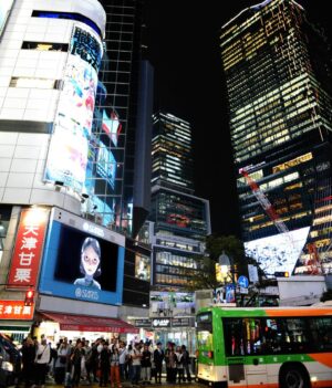 Lauren Tsai Instagram - Astrid is in Shibuya crossing. She will be here until the end of tomorrow, Oct 6. 🐦‍⬛
