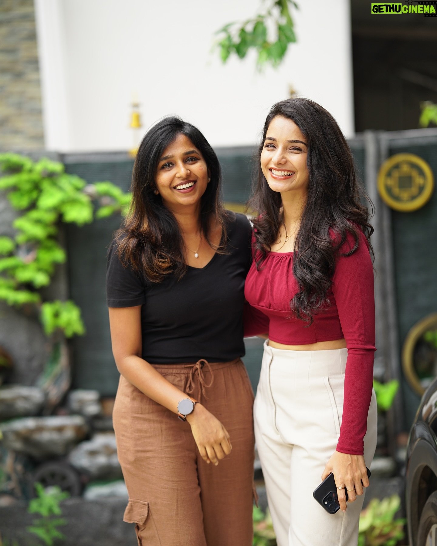 Lavanyaa - 112.9K Likes - An unexpected bond that life gave me when I badly needed one 🧿 @lavanyaa_official
Pc @kanyamedia