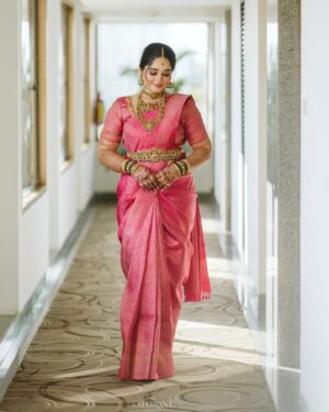 Laxmi Shetty Instagram - ngl I loved my wedding look, simple, elegant & PINK! 🙈💖 

Sari @jayalakshmionline 
Jewelry @kundan.jewellers 
🎥 @thecelebrant.in 
Makeup @megna_alva 
Hair @manish_hairstylist 
.
.
.
.
.
.

#southindianbrides #bridesofsouthindia #southindianjewellery #bridal #bridallook #explorepage #indianwedding #indianbride 
South Indian bride, sari bridal look, explore page, Indian wedding, south bride, brides of south
