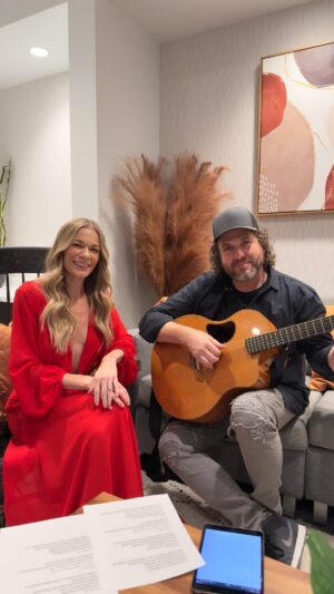 LeAnn Rimes Instagram - happy holidays to all my loves! this was a request from @the_realslimshamus and my little gift from me to all of you! sending everyone so many blessing this holiday season!

#happyholidays #jonimitchell #river @jonimitchell