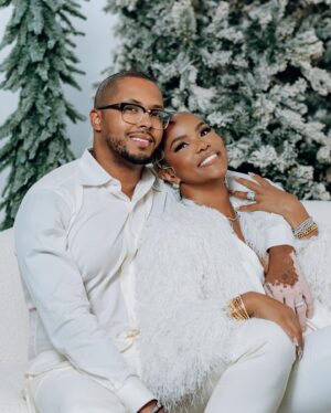 LeToya Luckett Instagram - ✨COLES CHRISTMAS✨

Happy Holidays from our family to yours! 🎄❤️🙏🏾
@taleo47 

Photos || @colordujourphotography 
MUA|| @colordujour