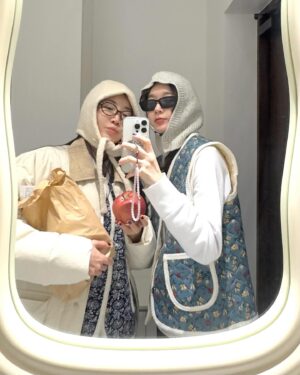 Lee Hae-ri Instagram - 아침에 서로 얼굴 보고 놀란거 완전 비밀이양,,❤️‍🩹
내가 저 빙구 사랑하는 것도 비밀이양….🔊