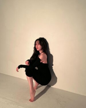 Lee Hae-ri Instagram - 체조경기장 입성도 꿈만 같았는데
오픈 5분만에 매진이라니요 
너무 감사합니다
정말 행복한 기억 만들어 드리고 싶어요
가만 안둔다요 각오해요 
각오해요나한테 
각오해요나한테!!!!!