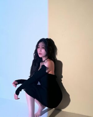 Lee Hae-ri Instagram - 체조경기장 입성도 꿈만 같았는데
오픈 5분만에 매진이라니요 
너무 감사합니다
정말 행복한 기억 만들어 드리고 싶어요
가만 안둔다요 각오해요 
각오해요나한테 
각오해요나한테!!!!!