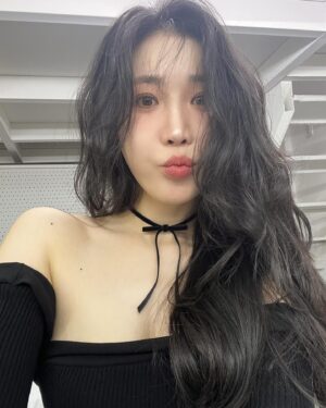 Lee Hae-ri Instagram - 체조경기장 입성도 꿈만 같았는데
오픈 5분만에 매진이라니요 
너무 감사합니다
정말 행복한 기억 만들어 드리고 싶어요
가만 안둔다요 각오해요 
각오해요나한테 
각오해요나한테!!!!!