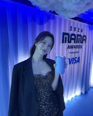 Lee Ju-bin Instagram - 무대 뿐만 아니라 백스테이지까지 완벽했던 #2024mamaawards💙
(제 꼬리뼈는 아주 괜찮아요☺️)
