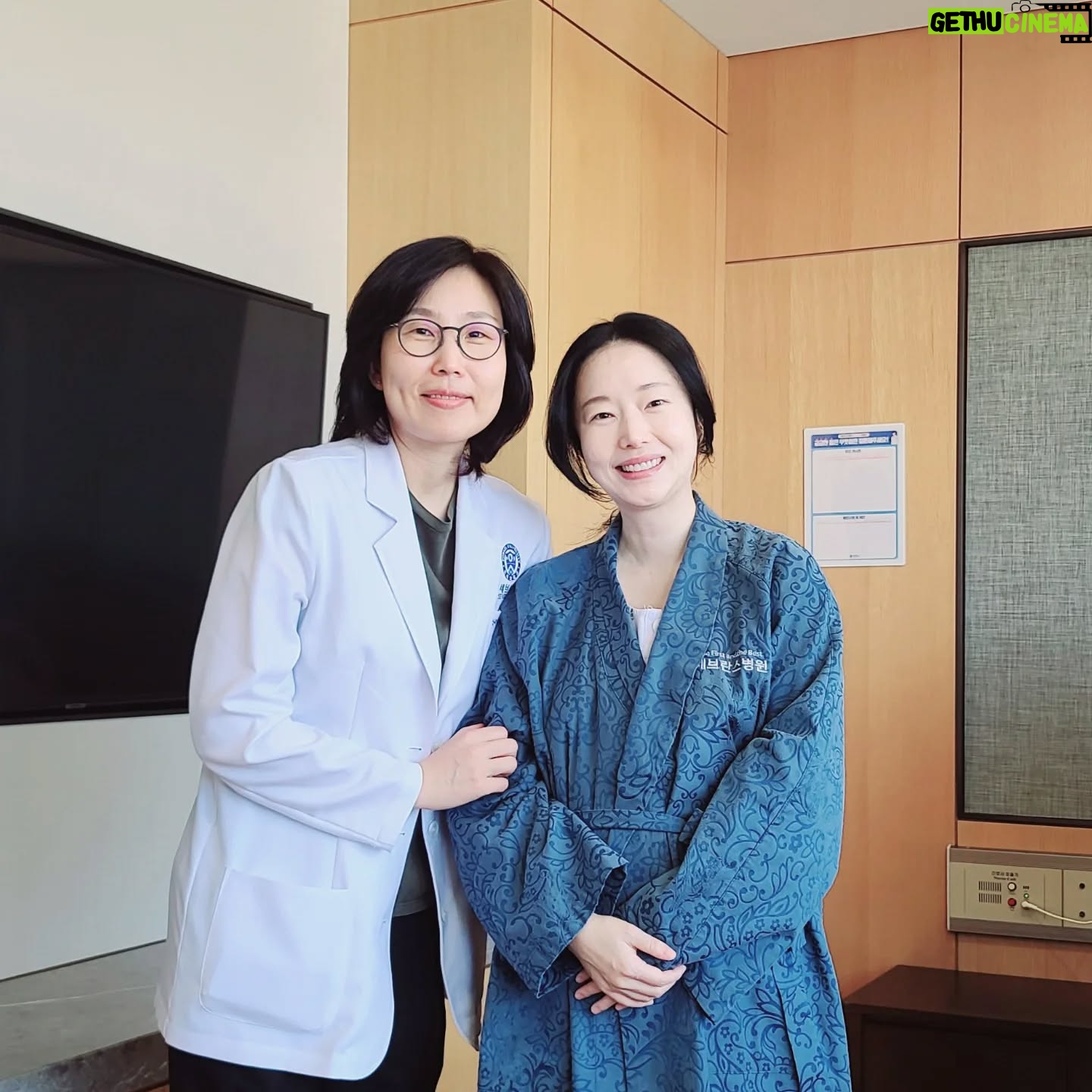 Lee Jung-hyun - 11.6K Likes - 서아에 이어 둘째 복덩이도 명의!😍 존경하는 #권자영교수님 께 찾아갔어요~ 나이때문에 걱정이 많았는데..🥲 건강하게 출산할 수있게 도와주셔서 정말 감사드려요교수님~🙏🫶
이번에는 첫째서아보다 회복이 더 빨라서 병원분들 모두 놀라셨어요ㅎㅎ 붓지도 않고..😳 바로 걸을 수 있었어요~! 수술이 너무 잘되서 많이 아프지 않아..무통주사도 반이상 버리고 왔네요~!
이세상의 모든 어머니들 존경합니다🙏🩷
#신촌세브란스