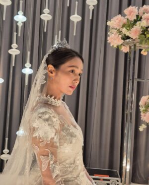 Lee Min-jung Instagram - 다시 웨딩드레스 ^^