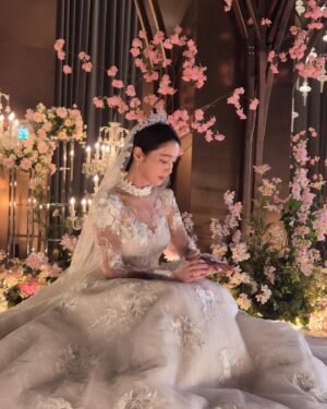 Lee Min-jung Instagram - 다시 웨딩드레스 ^^