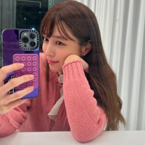 Lee Min-jung Instagram - 안농 이제 낼 이 긴 머리 잘라…. 잘가 머리카락들아…..
