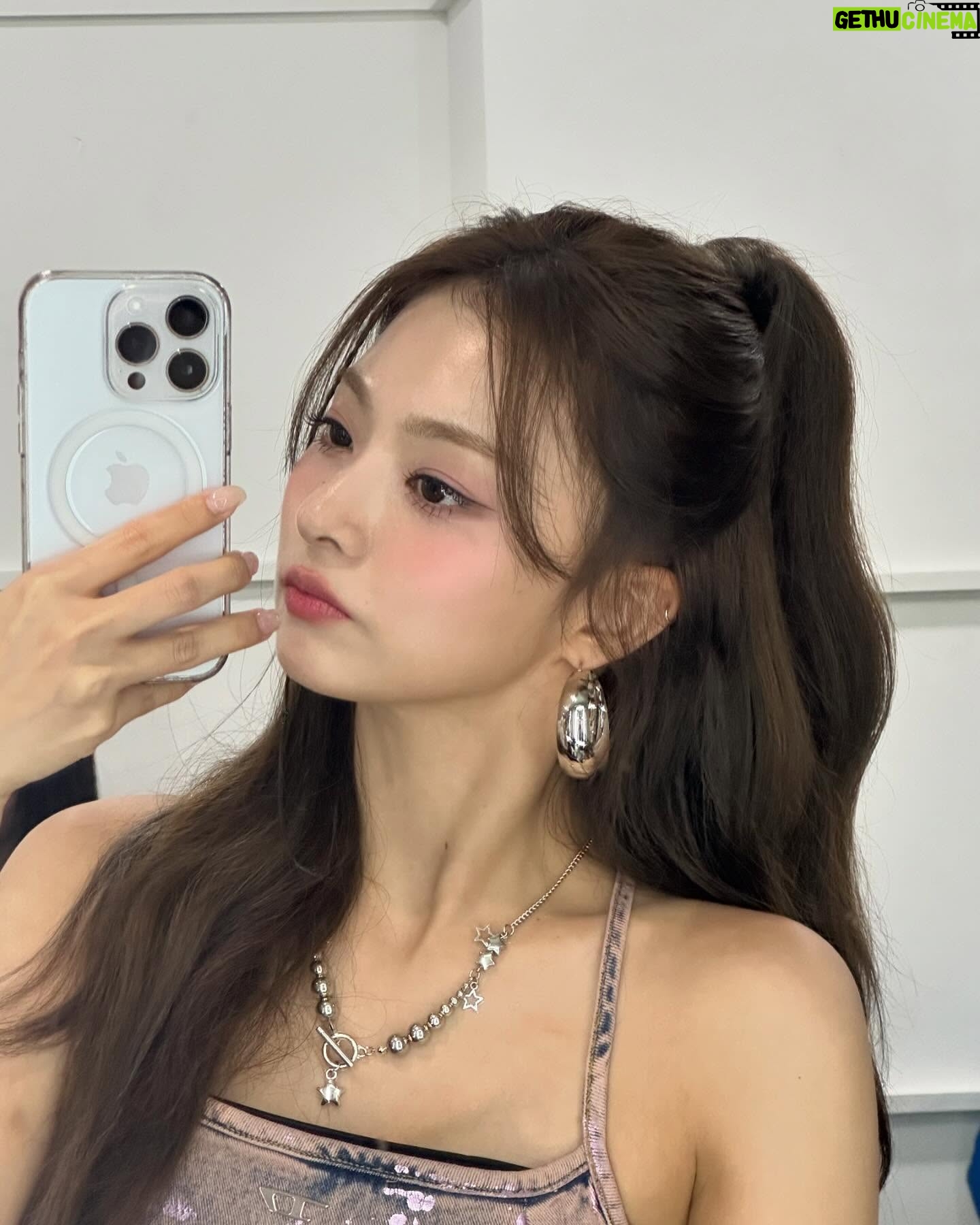 Lee Na-gyung - 135.9K Likes - Girl in the mirror