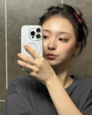 Lee Na-gyung Instagram - 다시 흑발 😎