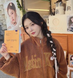 Actress Lee Si-woo HD Photos and Wallpapers February 2025