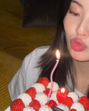 Lee Sun-bin Instagram - 2025.01.07 🎂 my birthday 🎂
정신없이 보낸 하루 마무리..♥︎
축하해준 모든 내 사람들🥰
그리고 우리 해콩이들 너무너무 고마워..❤️ 
덕분에 올해도 행복한 생일을 보냈어요!!😘
너무너무 보고싶은..해주고 싶은 것도 보여주고 싶은 것도 많은 우리 해콩이들!!😭 얼른 날잡아서 만나야되는데.. 후..😭 
조금만 기다려조요!!🥹 라뷰!!💕