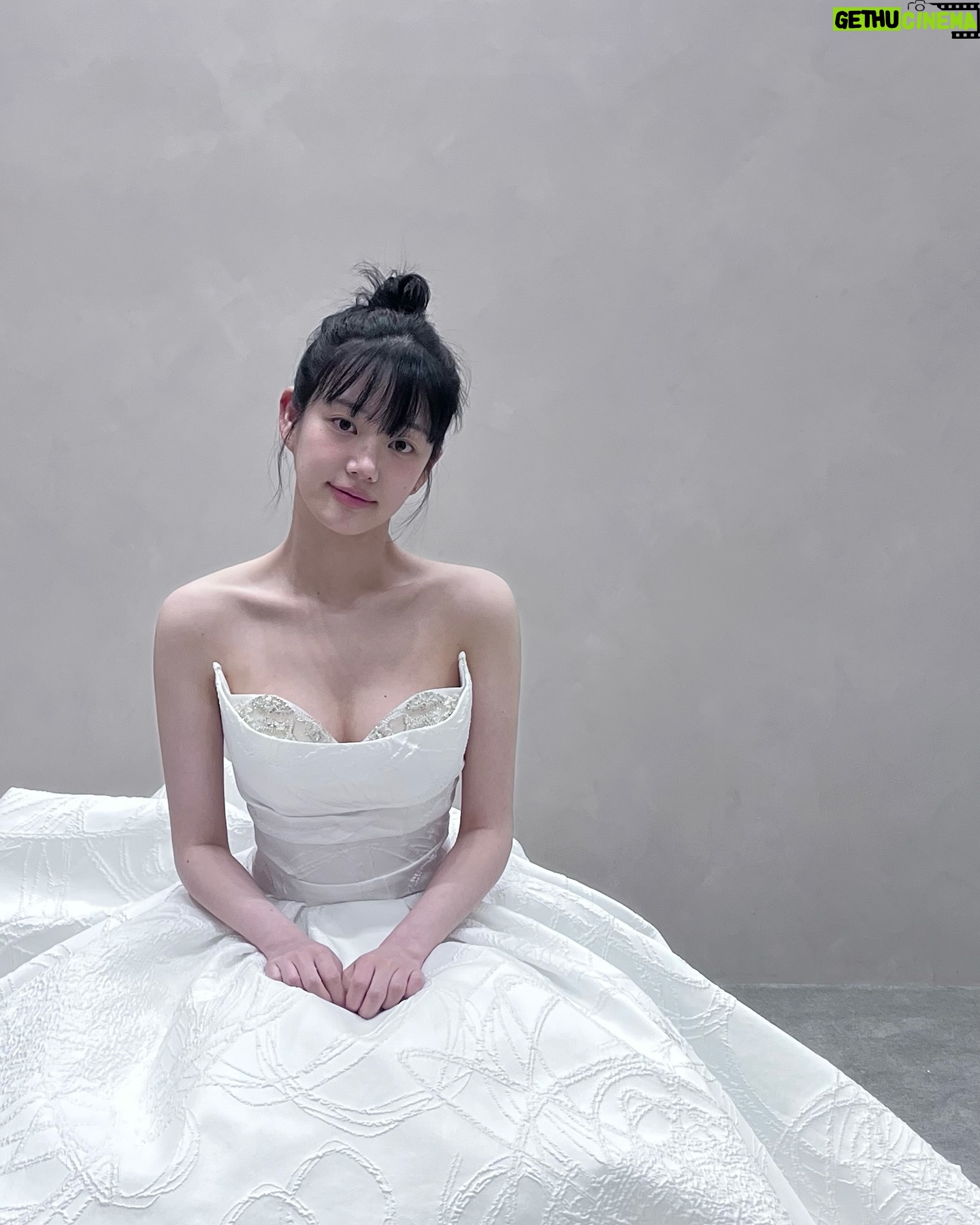 Lee Yu-bi - 44.4K Likes - 고르는즁🫠🥰 아 핑크색 드레스는 없쪄ㅠ
#sbs연기대상 #결혼아니야😂