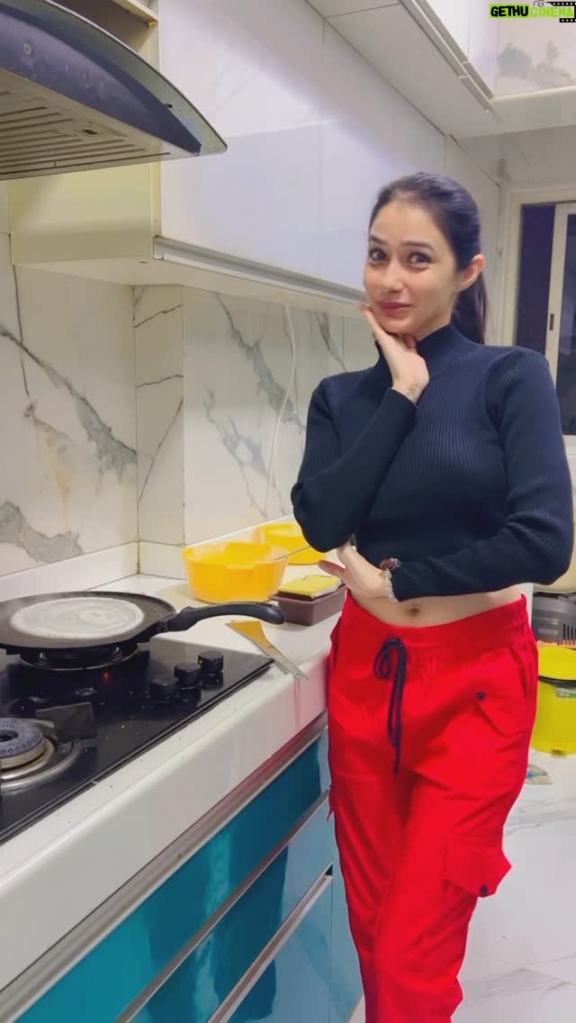 Leena Jumani - 53.2K Likes - Christmas Eve 😛
#NoActingReel #dosa
