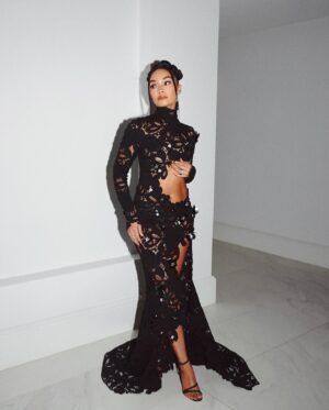 Leigh-Anne Instagram - My little princesses wanted to join the photoshoot 🤣 I said "right come on girls let's get some together" and one of them turned around and said "nooo I want some on my own" 🤣🤣 legit raising mini me's, posers and humble divas 🤣 
Anywho lol what a stunning night at @britishgq Men of the Year Awards @defender ✨🖤
