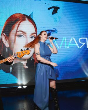 Lena Katina Instagram - Привет, друзья!

Хочу выразить огромную благодарность всем партнёрам, которые помогли организовать презентацию моего нового трека «Маяк». Без вас оно бы не получилось таким ярким и запоминающимся! Спасибо за вашу поддержку и профессионализм. Вы помогли сделать наше мероприятие незабываемыми!

@el_ok.ru 
ЕЛь - это технологичные фуршетные системы, которые всегда объединяют Еду и Людей в центре важных событий.

 @vingorod_official
Настроение вечера создавали напитки от компании «ВинГород»: игристое Шато Двуморье, вина IRONSAN, коньяк BURSAMDZELI. Гости также получили вкусные подарки от партнера за правильные ответы на вопросы о творчестве Лены. 

@econad_ru
ЭКОНАД® — своя идея в каждом вкусе. 
 Первый и единственный в России лимонад на основе молочной сыворотки с купажами трав со всех уголков страны.

@langexperience - 
Концептуальные мероприятия и туры по всему миру для тех, кто не готов соглашаться меньшее.

@zvuk_on_air
Звук — это музыка в HiFi-качестве, а также подкасты, аудиокниги, эксклюзивные плейлисты и раздел для детей. Слушайте Звук через приложение во всех популярных сторах, на сайте zvuk.com

@modi_fun_shop 
Бренд эмоциональных товаров modi предлагает широкий ассортимент товаров в 14 товарных категориях от декора для дома и канцелярии до сладостей и игр. Подарить улыбку просто!

Также хочу поблагодарить всех, кто пришёл на наше мероприятие! Мы очень рады были видеть каждого из вас и надеемся, что вам всё понравилось. Обещаем и дальше радовать вас интересными событиями!

И, конечно же, спасибо моим слушателям за то, что вы со мной! 
Ваша поддержка невероятно важна для меня. Я стараюсь для вас и надеюсь, что нас многое ждет впереди 🧡