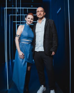 Lena Katina Instagram - Привет, друзья!

Хочу выразить огромную благодарность всем партнёрам, которые помогли организовать презентацию моего нового трека «Маяк». Без вас оно бы не получилось таким ярким и запоминающимся! Спасибо за вашу поддержку и профессионализм. Вы помогли сделать наше мероприятие незабываемыми!

@el_ok.ru 
ЕЛь - это технологичные фуршетные системы, которые всегда объединяют Еду и Людей в центре важных событий.

 @vingorod_official
Настроение вечера создавали напитки от компании «ВинГород»: игристое Шато Двуморье, вина IRONSAN, коньяк BURSAMDZELI. Гости также получили вкусные подарки от партнера за правильные ответы на вопросы о творчестве Лены. 

@econad_ru
ЭКОНАД® — своя идея в каждом вкусе. 
 Первый и единственный в России лимонад на основе молочной сыворотки с купажами трав со всех уголков страны.

@langexperience - 
Концептуальные мероприятия и туры по всему миру для тех, кто не готов соглашаться меньшее.

@zvuk_on_air
Звук — это музыка в HiFi-качестве, а также подкасты, аудиокниги, эксклюзивные плейлисты и раздел для детей. Слушайте Звук через приложение во всех популярных сторах, на сайте zvuk.com

@modi_fun_shop 
Бренд эмоциональных товаров modi предлагает широкий ассортимент товаров в 14 товарных категориях от декора для дома и канцелярии до сладостей и игр. Подарить улыбку просто!

Также хочу поблагодарить всех, кто пришёл на наше мероприятие! Мы очень рады были видеть каждого из вас и надеемся, что вам всё понравилось. Обещаем и дальше радовать вас интересными событиями!

И, конечно же, спасибо моим слушателям за то, что вы со мной! 
Ваша поддержка невероятно важна для меня. Я стараюсь для вас и надеюсь, что нас многое ждет впереди 🧡