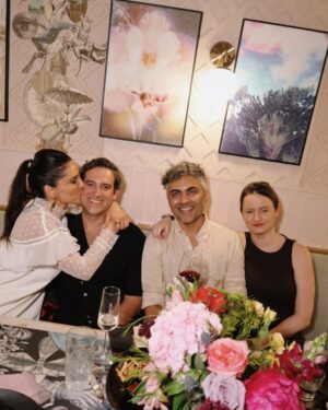 Leonor Varela Instagram - Cumplir 52 años celebrando y rodeada de amor es el mejor regalo que puedo pedir 🥹💐🎈Me siento profundamente afortunada y agradecida de cerrar un ciclo que me desafió e hizo crecer, y en el cual cumplí metas y me dejé sorprender por la vida 🤍
Gracias por recibirme una vez más @hotelbidasoa por la belleza @laflorerachile y el mejor espacio y servicio @casasanzb 💗 
Y gracias a TODOS UDS por estar aquí, y mandarme sus mensajes y cariño!! Amo celebrarme en mi país 🥹🇨🇱
.
.
Turning 52 years surrounded by love is the best gift I could ask for 🥹💐🎈I feel so blessed and grateful to close a cycle that challenged me to grow and change, where dreams where realized and I allowed life to surprise me🤍

And thanks to all of YOU for your sweet messages and wishes!! 🥳
