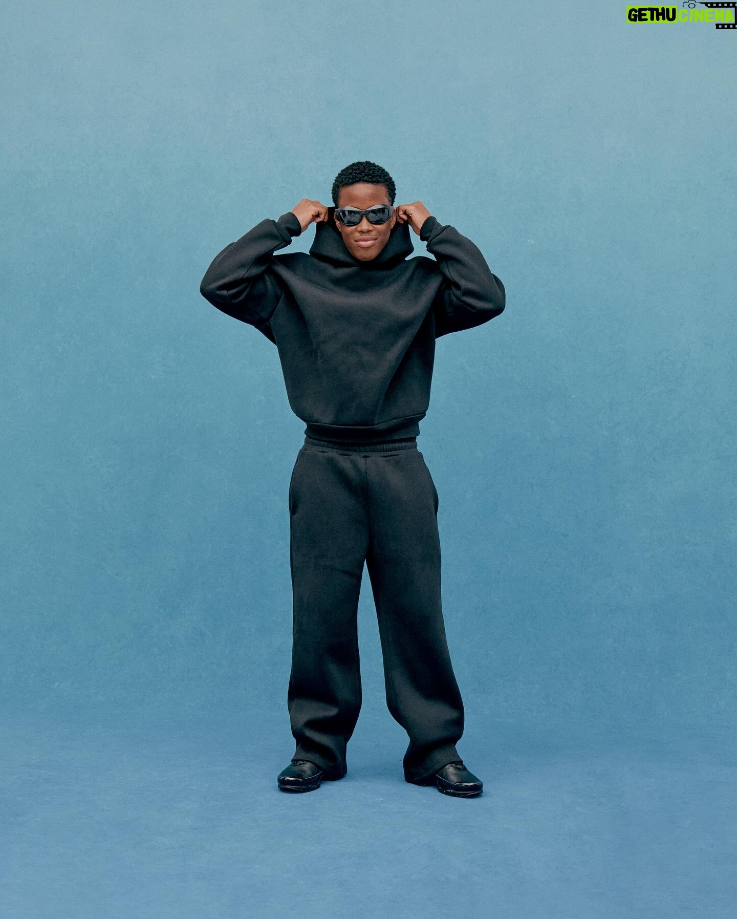 Letitia Wright - 90.1K Likes - Introducing the final segment of our Welcome Home campaign, featuring @letitiawright and her family on this special Christmas Day. A celebration of family, connection, and the beauty of coming together during this season.
For Letitia and her two younger siblings and cousin - Mariam, Hakeem & Rushan, the idea of home is all encompassing—it’s love, trust and a place of safety. Vulnerability and the process of building one another is a shared experience amidst their family.
When speaking to Hakeem about the feeling of being alongside his family on a campaign, which had never been done before, he expressed a sentiment of pride and belief of this being a direct result of love between his family and within the team, to be able to produce an authentic culmination of multiple forms of family.
Additionally, speaking to Mariam about how her family has formed who she is today, she said that they’d been the rock of her life, being there at every crucial step of her development from child to young adult.
Lastly, when asking cousin Rushan about his family’s importance to him it was as simple as it being everything to him. Nothing compares to the genuineness and real truthfulness of your family’s love.
In this collection, Letitia and her family wear a mixture of Night V2 Zip Hoodies & Pullovers, alongside Night V2 Stacks & Night Bermuda Nylon Pants. Their uniformity remphasises the solidarity they share between each other, through all they’ve experienced together as a family.
From our family to yours, wishing you a Merry Christmas filled with love, connection, and the warmth of togetherness.
Shot by @feng_ish
Lighting Gaffer: Akira Trees @a.trees
Creative Director : @emxxuel
Assistant to Creative Director: @michaelkings._
Producer: Abiola @abiolaa.k
Assistant Producer: @deborahray_
Stylist: @marikabastien
Stylist: @kadz.david
BTS: Luca Allick-Smith
Assistant: @amarachifelix_
Assistant: Daniel Atere
Assistant: Blessing Arogula-Kadejoh
MUA: @vinvivaa
Hair Stylist: @brendafordhair
#WelcomeHome #MerryChristmas