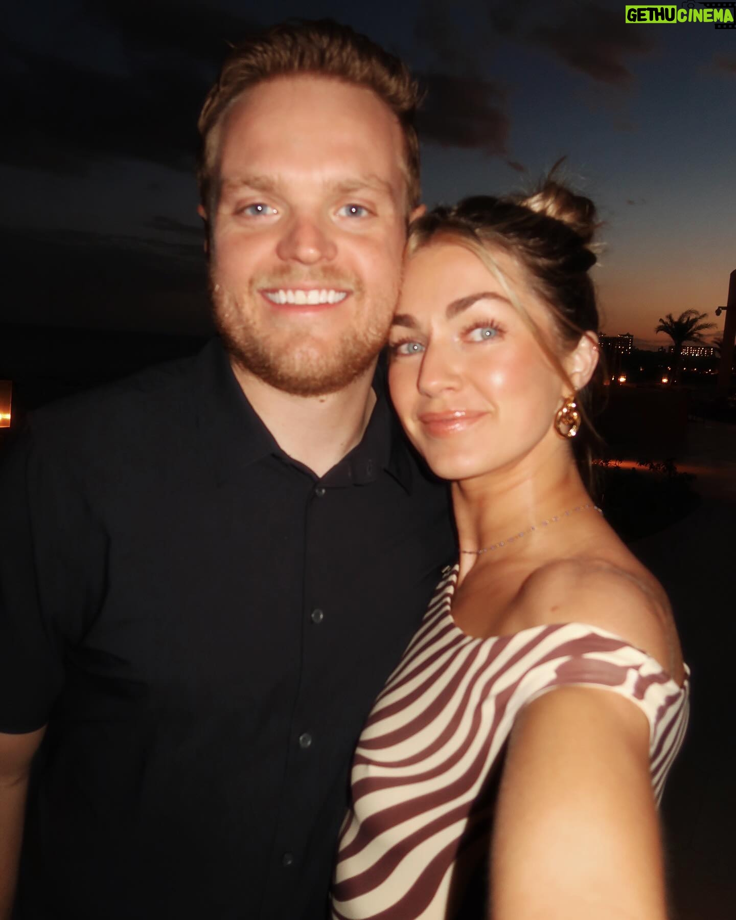 Lindsay Arnold - 118.9K Likes - 31 ✨ celebrating another year around the sun in paradise with my best friend and I couldn't be more grateful! Thank you all for the bday love 💕
#birthday #birthdaytrip #momanddad