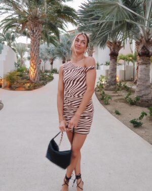 Lindsay Arnold Instagram - 31 ✨ celebrating another year around the sun in paradise with my best friend and I couldn't be more grateful! Thank you all for the bday love 💕 

#birthday #birthdaytrip #momanddad