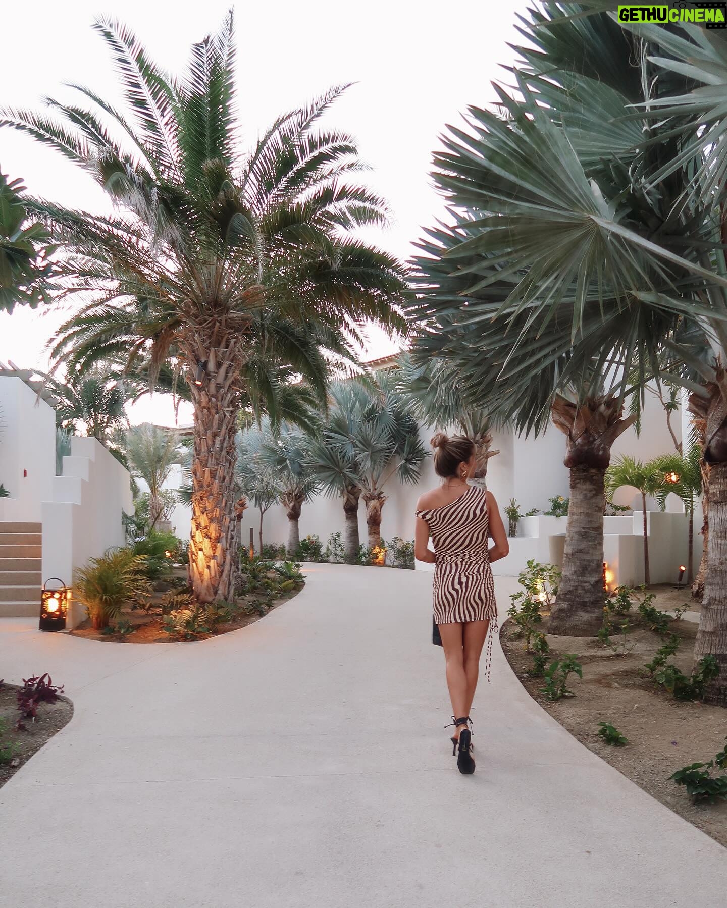 Lindsay Arnold - 118.9K Likes - 31 ✨ celebrating another year around the sun in paradise with my best friend and I couldn't be more grateful! Thank you all for the bday love 💕
#birthday #birthdaytrip #momanddad