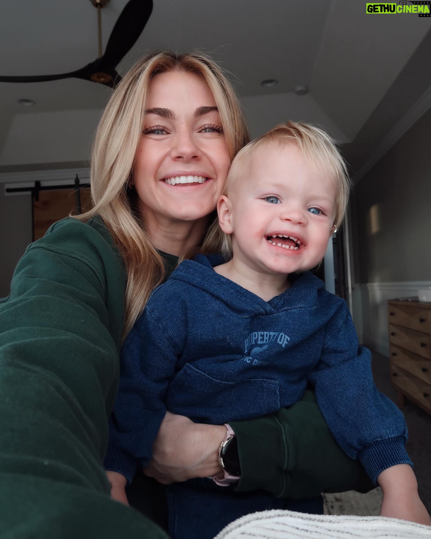 Lindsay Arnold - 101.1K Likes - New hair selfies w/ my girlies 🫶🏻 fresh color and a nice cut feels so good!
Hair by @nataliemckellhair @dwellsalon 🫶🏻
#bronde #haircolorideas #newhaircut