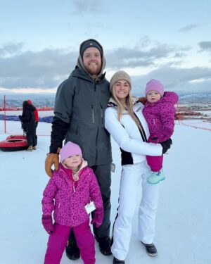 Lindsay Arnold Instagram - Sledding day w/ the fam❄️❄️ 

#snowday #familytime #sleddingfun