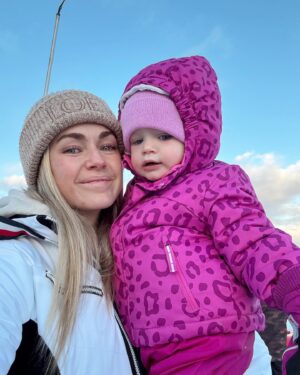 Lindsay Arnold Instagram - Sledding day w/ the fam❄️❄️ 

#snowday #familytime #sleddingfun