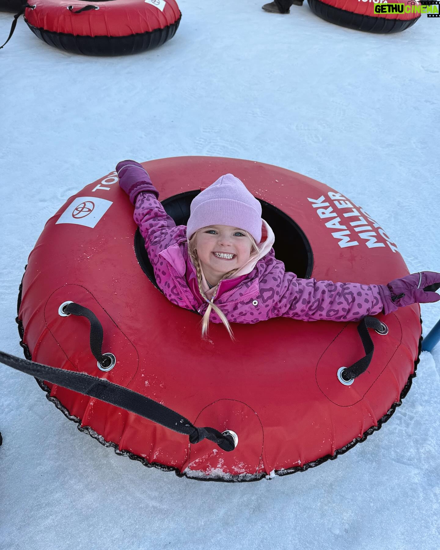 Lindsay Arnold - 99.2K Likes - Sledding day w/ the fam❄️❄️
#snowday #familytime #sleddingfun