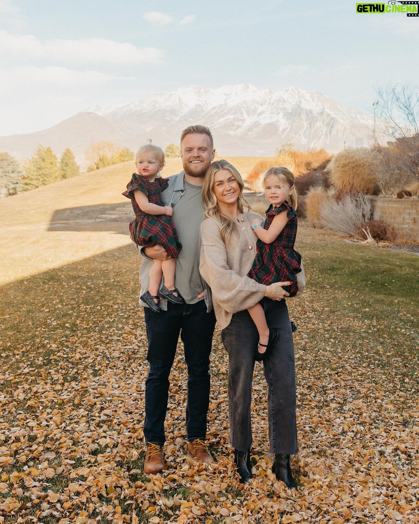 Lindsay Arnold - 166.5K Likes - Merry Christmas from the Cusick's ❤️❤️
#christmas #familypics #merrychristmas