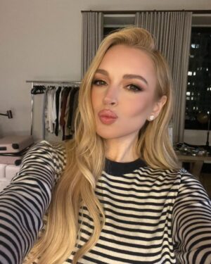 Lindsay Lohan Instagram - Happy Monday 😘