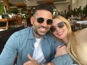 Lindsay Lohan Instagram - Lunch date with my hubby 😊🥰😘