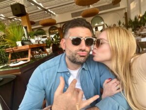 Lindsay Lohan Instagram - Lunch date with my hubby 😊🥰😘