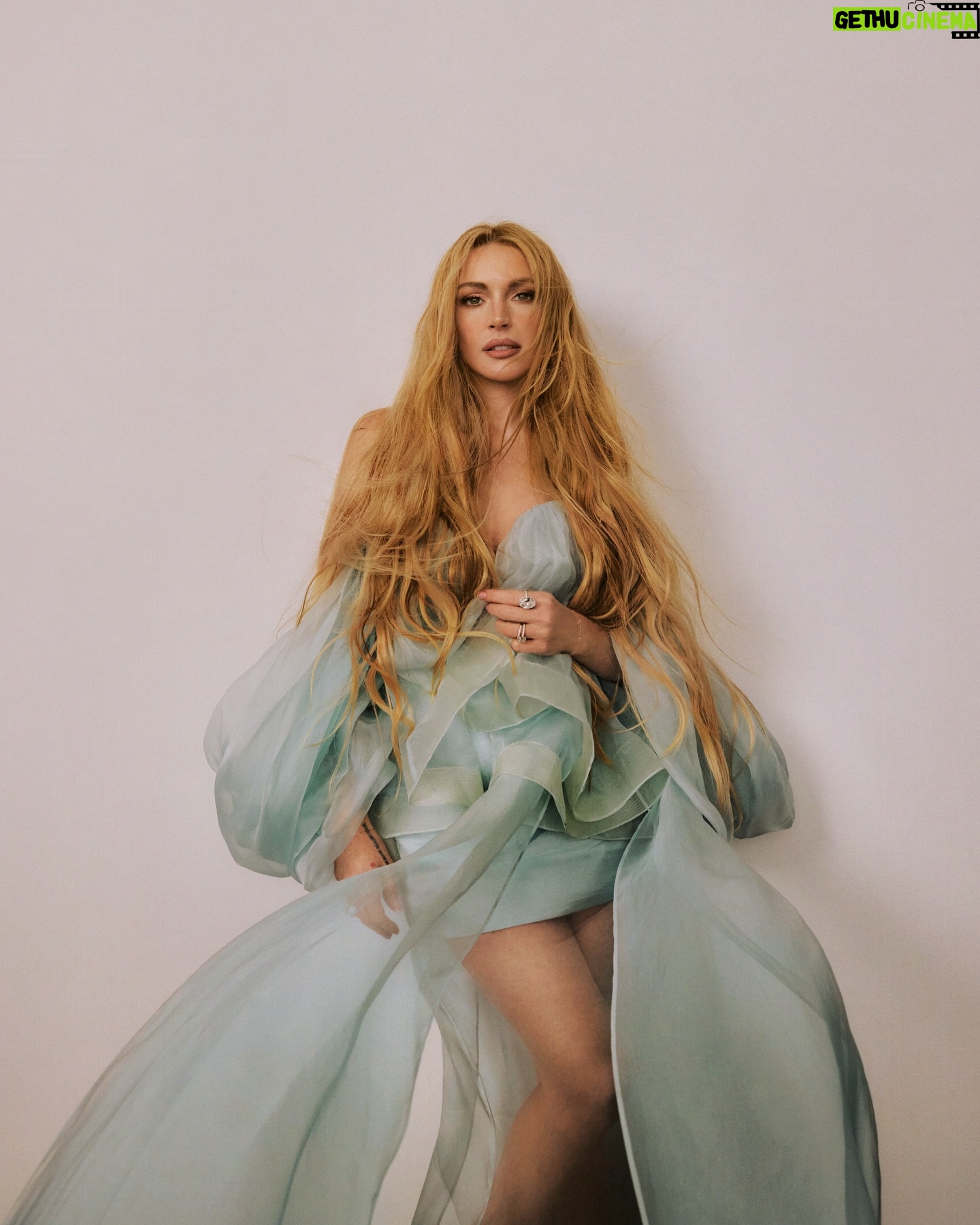 Lindsay Lohan - 439.2K Likes - Had a lovely time on this shoot! Thank you @gregswalesart and my team for a fun day and everyone at @alexa_nypost
Stylist: @anahitaglitters
Hair: @daniellepriano
Makeup: @kristoferbuckle
Nails: @enamelle
Photo Editor: @jessicahober
Talent Booker: @thelifeofthepatty
Writer: @Sarafstewart
Fashion Assistants: @jena_beck, @megpowerss, kruserkristi
On-Set Assistant: @t_christine_531