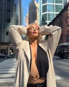 Actress Lindsey Pelas HD Photos and Wallpapers October 2024