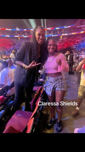 Lisa Leslie Instagram - You guys know I never lead you wrong when it comes to movies!!! Go see @thefireinsidemovie that tells Claressa Shields’ story. !! I’m so happy for the GWOAT @claressashields for sharing her inspiring  journey of #TheFireInsideMovie 
Get your tissue and popcorn ready with the whole family!!! The struggling is real but the fight to survive and be the best is amazing!!! ⭐️⭐️⭐️⭐️⭐️🍿🍿🍿🍿🍿
 #TheFireInside releases only in theaters on Dec. 25