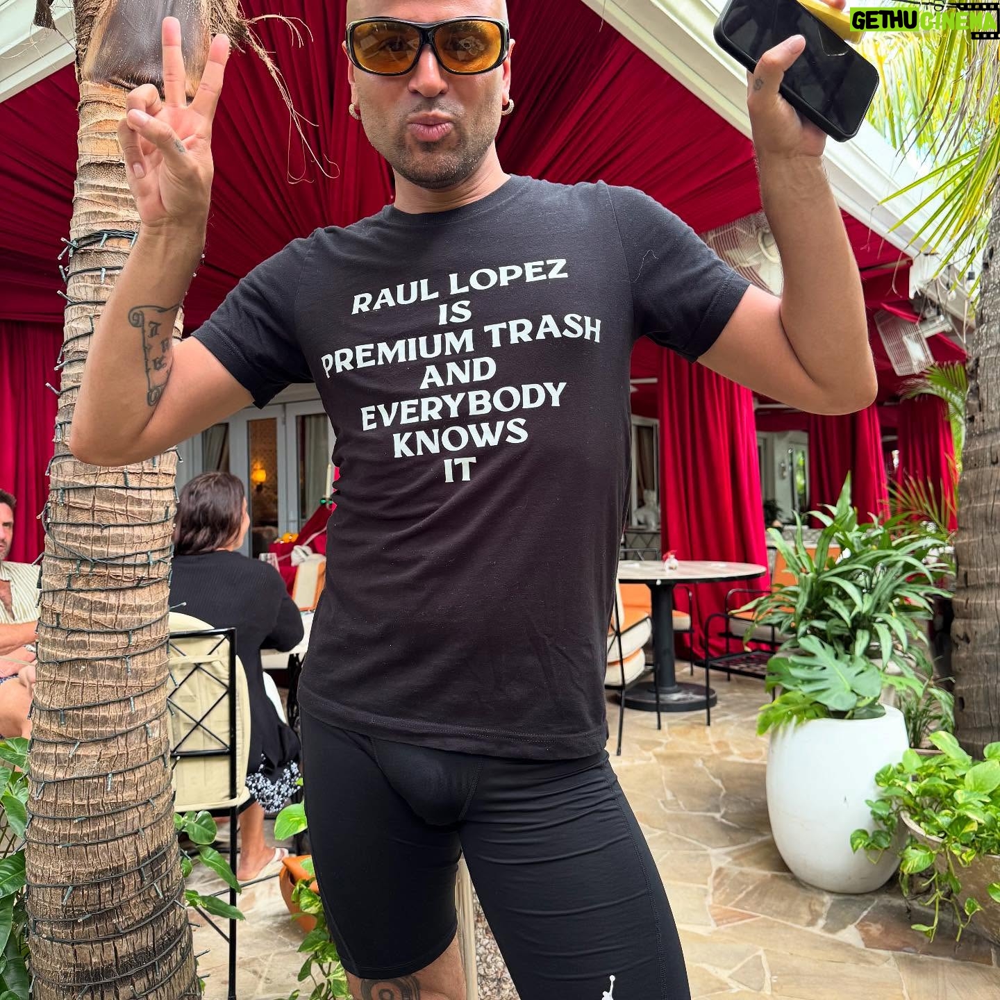 Lisa Rinna - 31.5K Likes - 🌴🌈🏖️☀️👙🍔