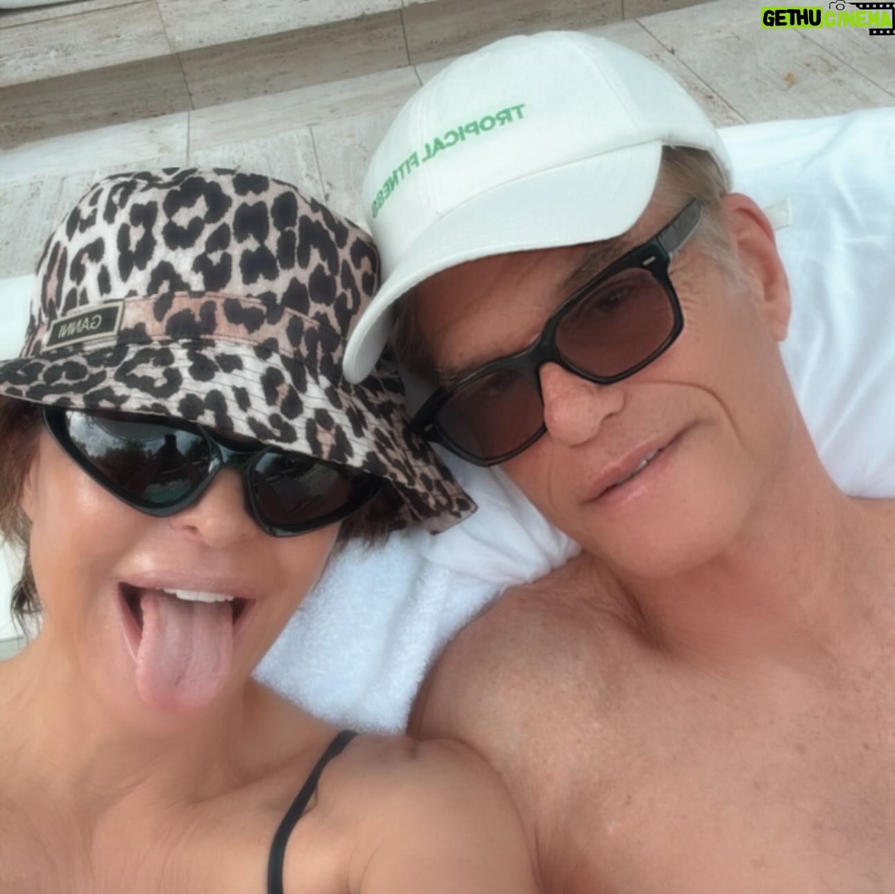Lisa Rinna - 31.5K Likes - 🌴🌈🏖️☀️👙🍔