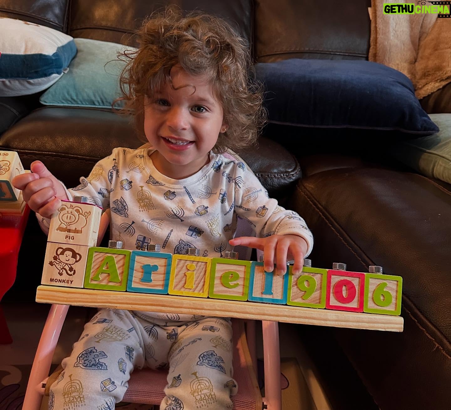 Loren Brovarnik - 21K Likes - The holiday szn. ✡️🕎🎗️
#thebrovbunch #chanukah #chagsameach #homemade #toddlerlife #proudjew
@becs2730 coming in strong with the personalized menorahs! 🙌🏼