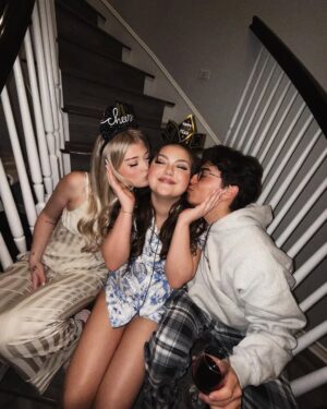 Loren Gray Instagram - was going to do a year recap but tbh this year was a LESSON. i learned so much about myself and im ready to thriveeee in 2025. it even rhymes. ok i love u lets do this 💫
