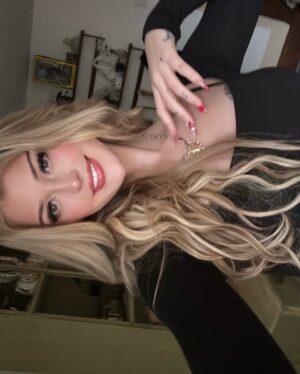 Loren Gray Instagram - so excited to finally share that I am now on @passes!! can’t wait to share more bts moments of my life with you <3