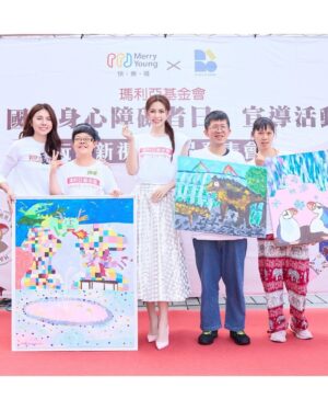 Lorene Ren Instagram - 12⽉3⽇是國際身⼼障礙者⽇
邀請大家⽤更多的愛、包容與耐心
一起打造充滿溫暖的社會唷🥰

很開心再次受邀擔任瑪利亞公益大使
看著青年們滿是才華的創作
這次我也試著在衣服上改造了一下
這樣的小巧思不知道大家覺得好看嗎😝

推薦給大家瑪利亞的快樂襪，這個特別又有意義的聖誕禮盒，我們一起穿好襪做好事，把愛傳下去🎁

@merryyoungsocks
make up｜ @jenny_lin_0418
make up assistant｜ @shanshan_liu_1019
hair｜ @xenterhuang
photo｜ @sunshinestudio09
skirt｜ @aliceandolivia @aliceandolivia_tw
heels｜ @louboutinworld
driver｜ #與眾不同