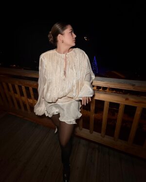 Louane Emera Instagram - New Year’s Eve ♥️✨