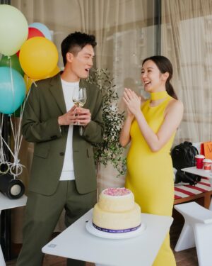Louisa Mak Instagram - 生日party暨baby shower —— 因為成為媽媽，從學會multitasking開始！

自從6個多月之前，人生再也不只是屬於自己了。不過能健健康康地和這個小生命一起分享歡樂時刻，已經是最好的生日禮物。

感謝各位uncle auntie的厚愛，還幫忙提議了名字😂 。從創意角度，暫時盛裝跑出！ @keithshing_ 

***

Birthday party cum baby shower—because being a mum starts with mastering the art of multitasking! 😂

Since 6 months ago, my life no longer belongs to just me. But honestly, sharing happiness with this little human is the best birthday gift I could ask for. 

Thank you to uncles and aunties for your shower of love (and for making me feel like a queen for the day—before the real boss arrives 😅). Feeling so blessed. Here’s to celebrating life, love, and the chaos ahead! 

#BirthdayBabyShower #multitaskingmum #happybirthday #又大一歲

Cake @ladymhk | Hair @carmanngaihair | Makeup @ki.neks_ho | Photos @humphreygor