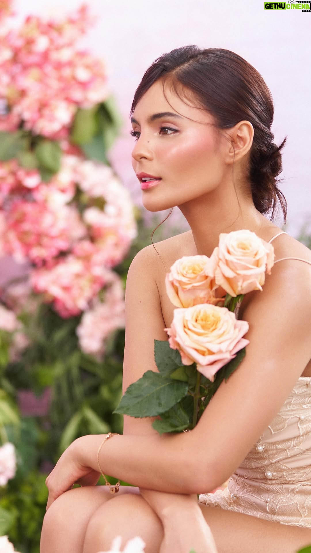 Lovi Poe - 2.4K Likes - Introducing Love, You. A collection born from the essence of self-love, a celebration of beauty in all its forms, and the delicate moments in between. 🌹
#LoveYoubyLovi #ReadySetGlow #RSG #SelfLoveThroughBeauty