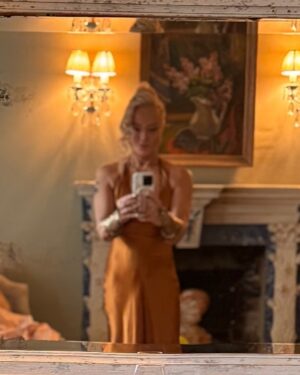 Lucy Davis Instagram - The sun came out for that one day☀️#brotherswedding Also @hunterreesepena - proof of clothing being worn 😤😂